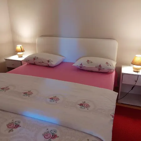 Helena Airport 公寓 *