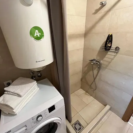 Helena Airport * 波德戈里察