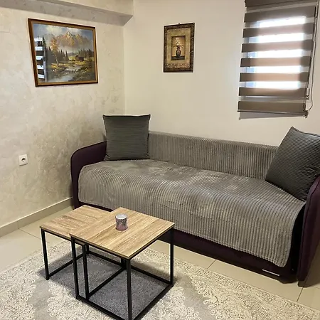 Helena Airport * 波德戈里察