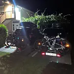 Helena Airport بودغوريتْسا