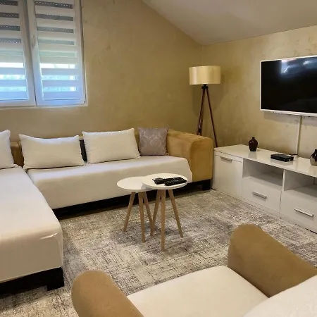 Helena Airport Apartment *