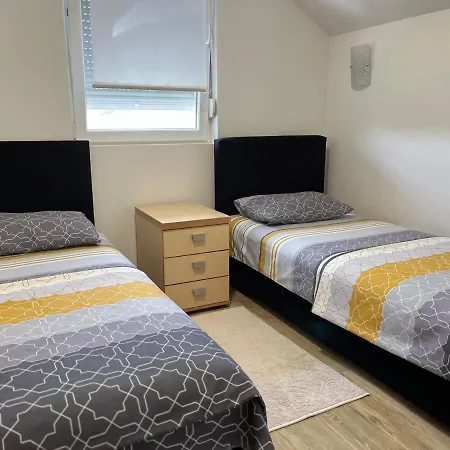 Helena Airport Apartment *