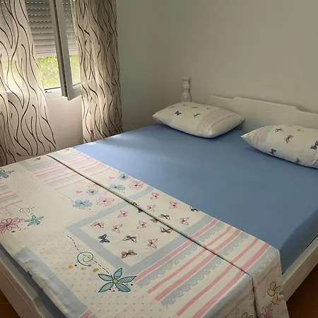 Apartment Helena Airport