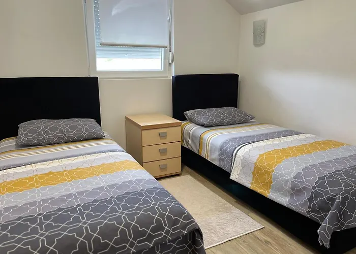 Helena Airport Apartamento *